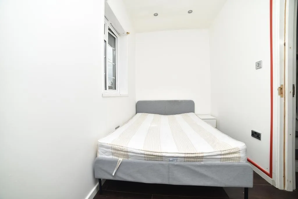 1 bedroom house share for rent