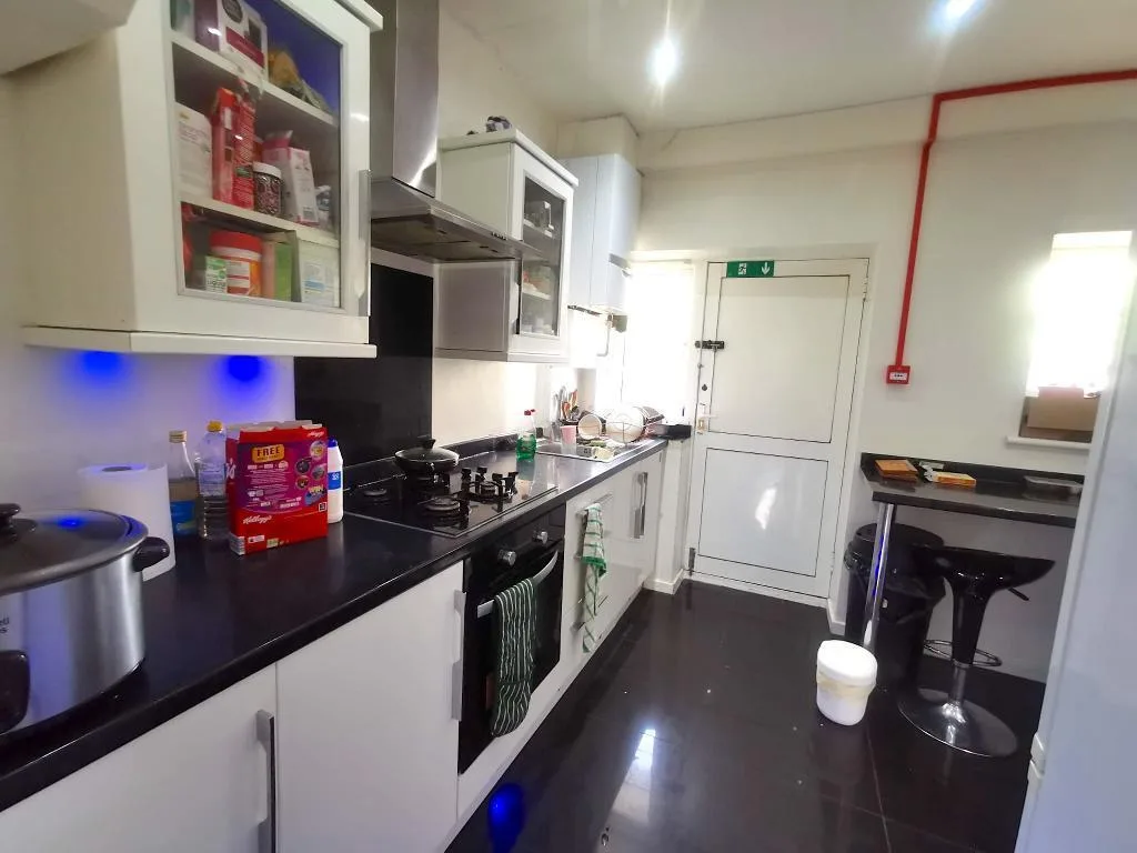 1 bedroom house share for rent