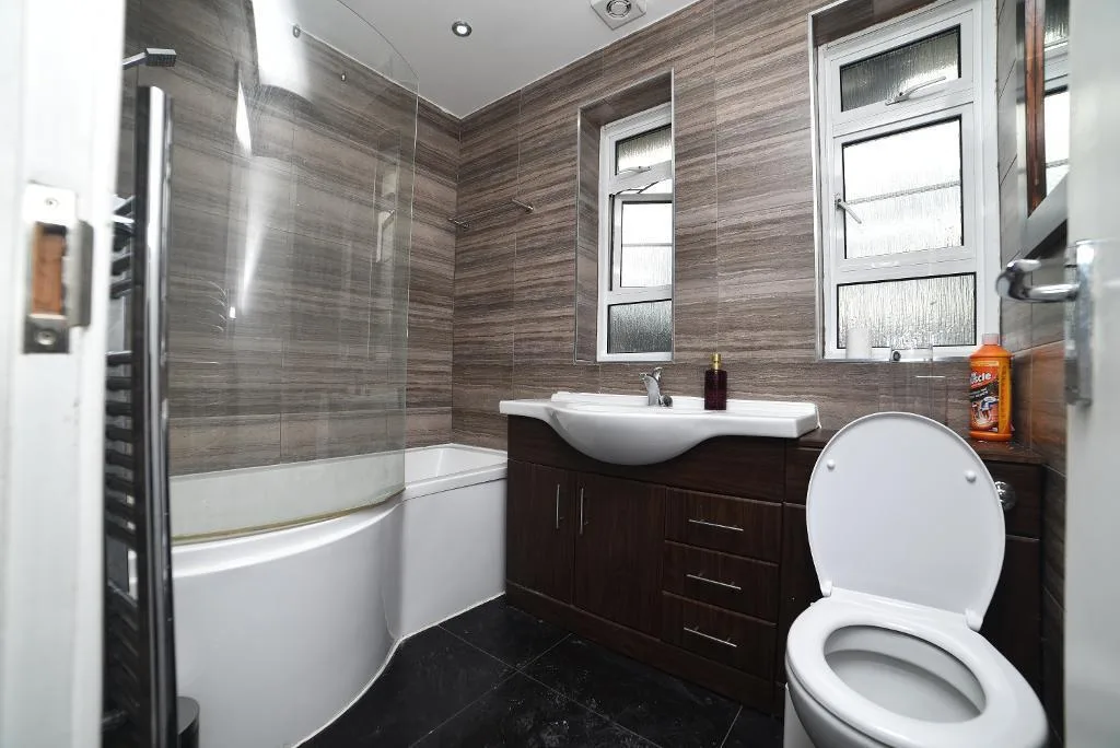 1 bedroom house share for rent