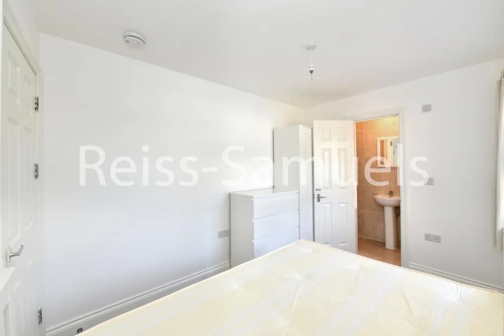 6 bedroom terraced house for rent