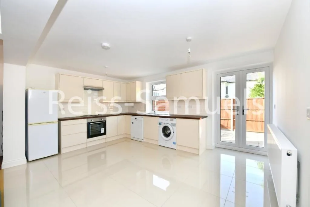 6 bedroom terraced house for rent
