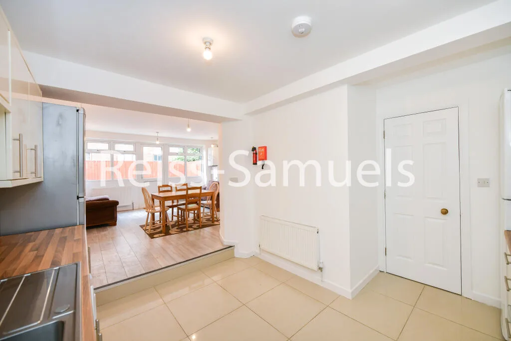 6 bedroom terraced house for rent