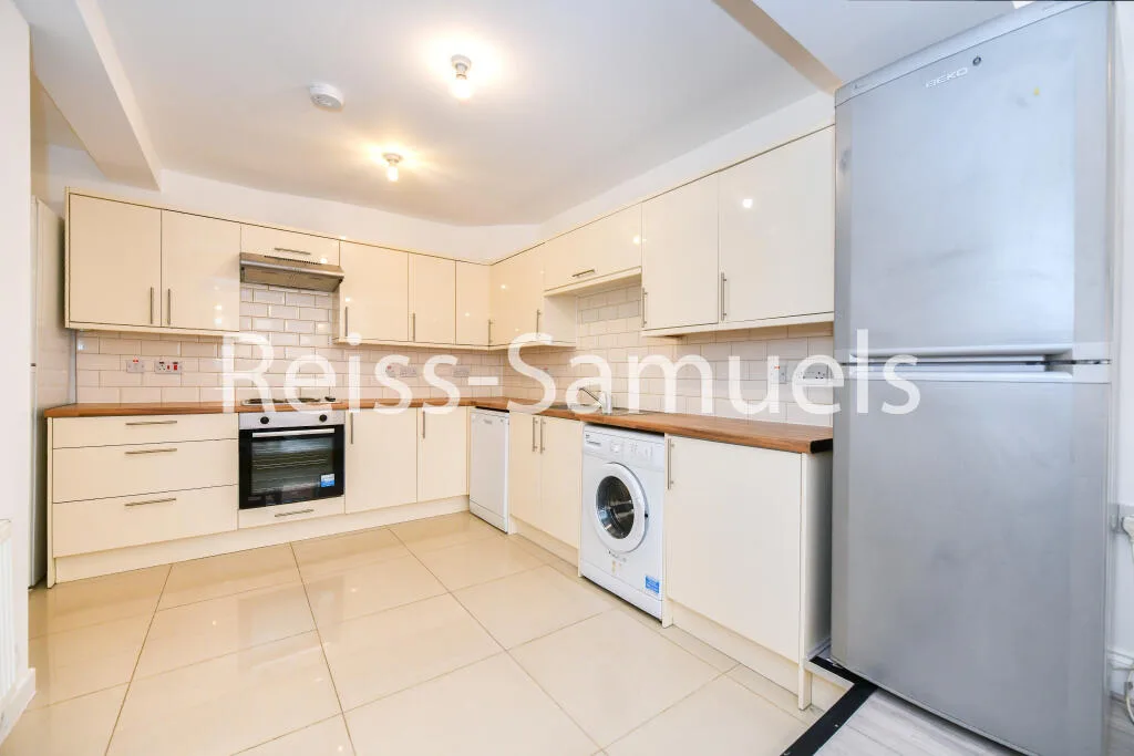 6 bedroom terraced house for rent