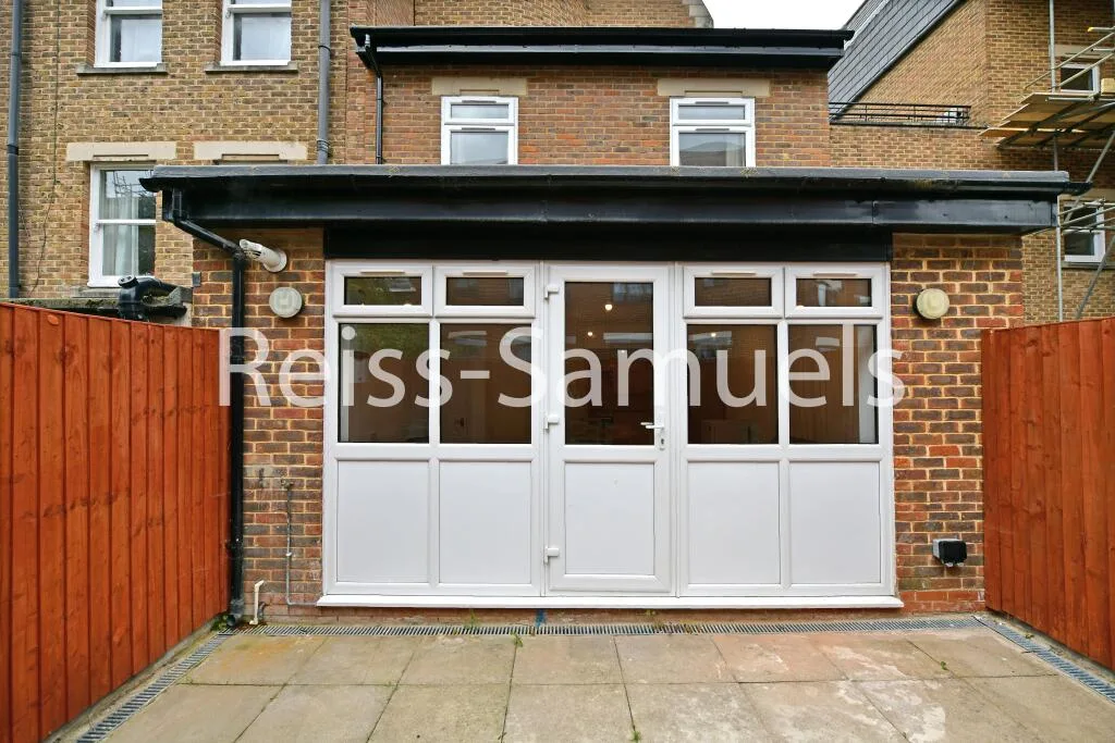 6 bedroom terraced house for rent
