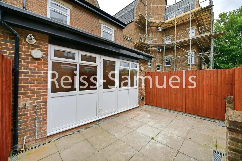 6 bedroom terraced house for rent