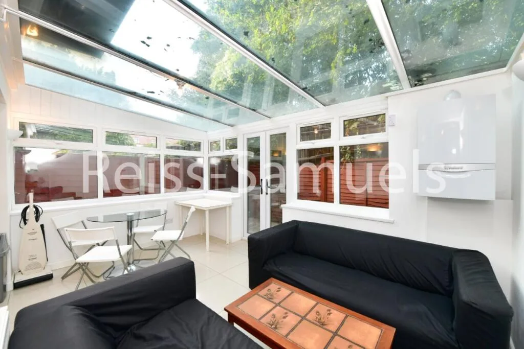 5 bedroom town house for rent