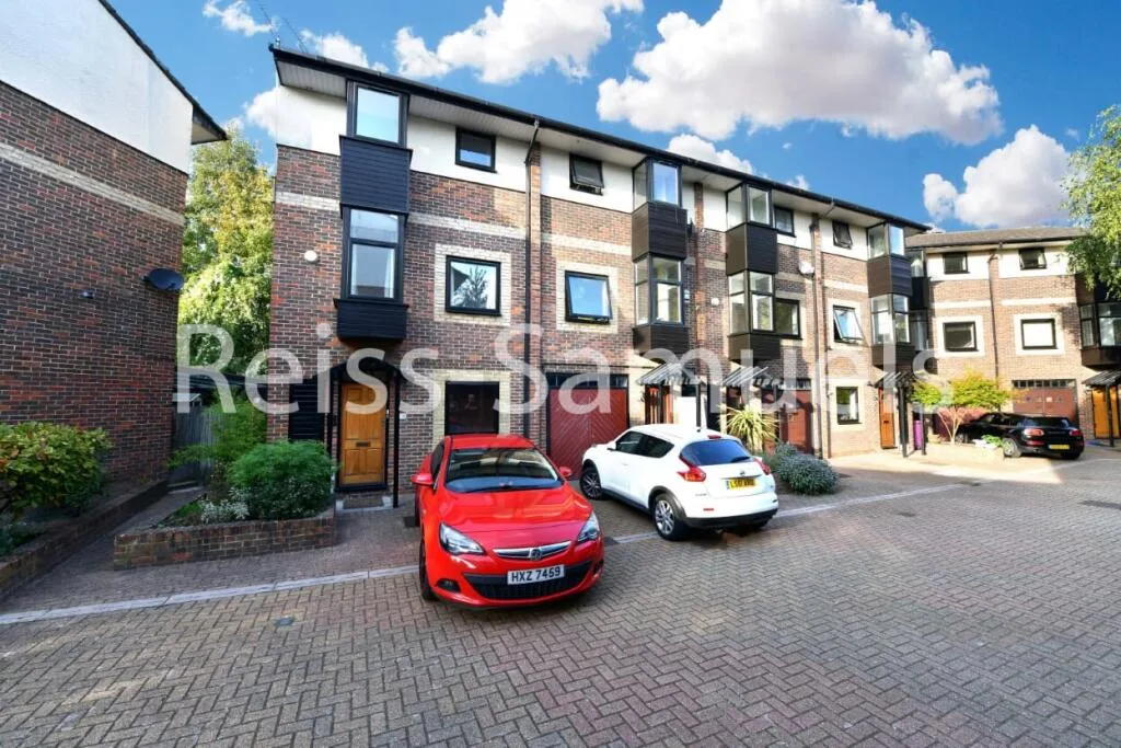 5 bedroom town house for rent