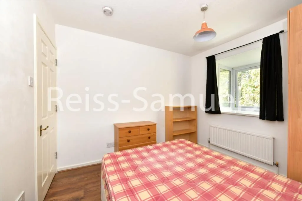 5 bedroom town house for rent