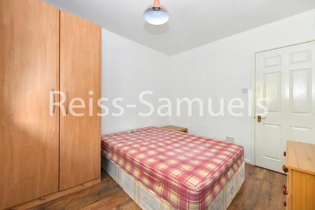 5 bedroom town house for rent