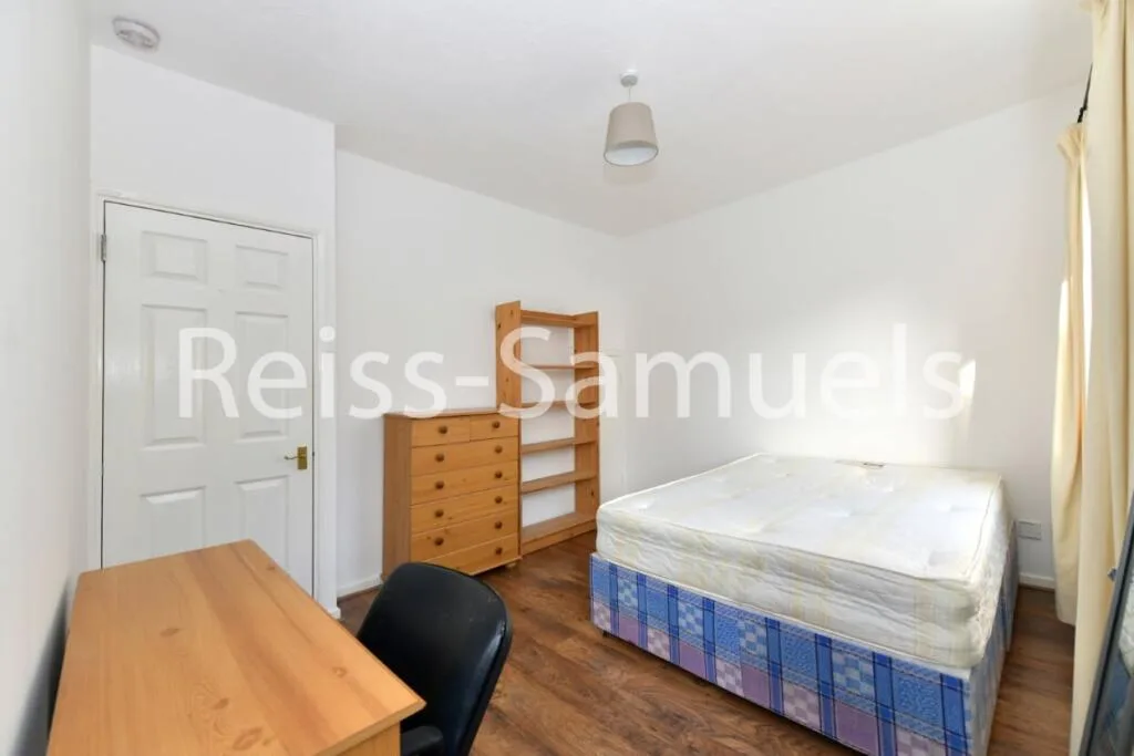 5 bedroom town house for rent