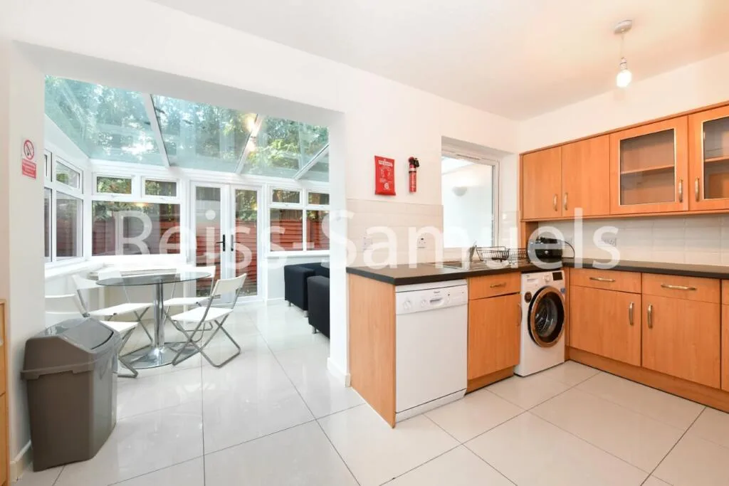 5 bedroom town house for rent