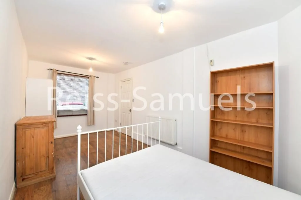 5 bedroom town house for rent