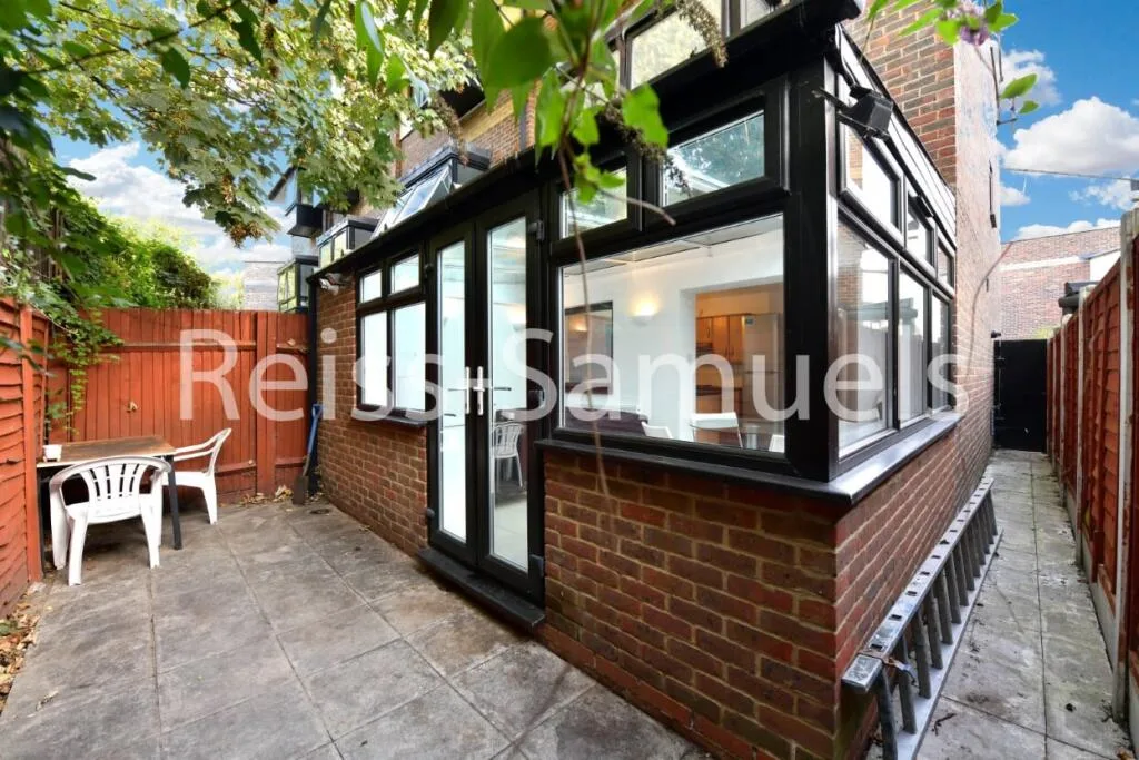 5 bedroom town house for rent