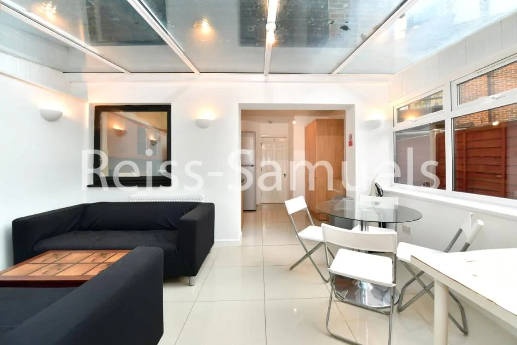 5 bedroom town house for rent