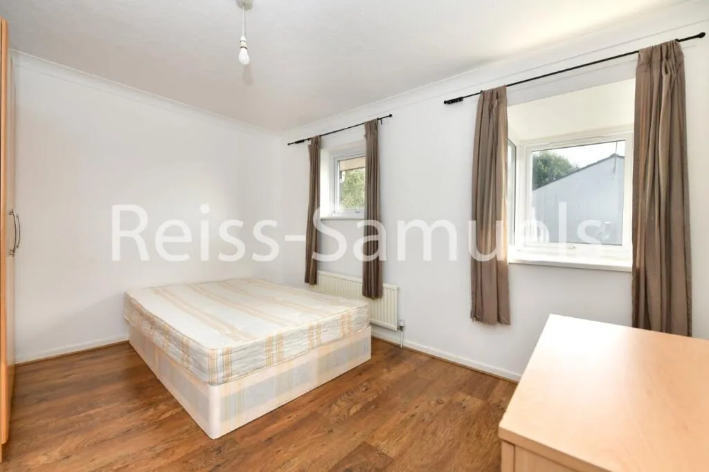 5 bedroom town house for rent
