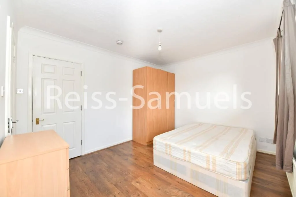 5 bedroom town house for rent