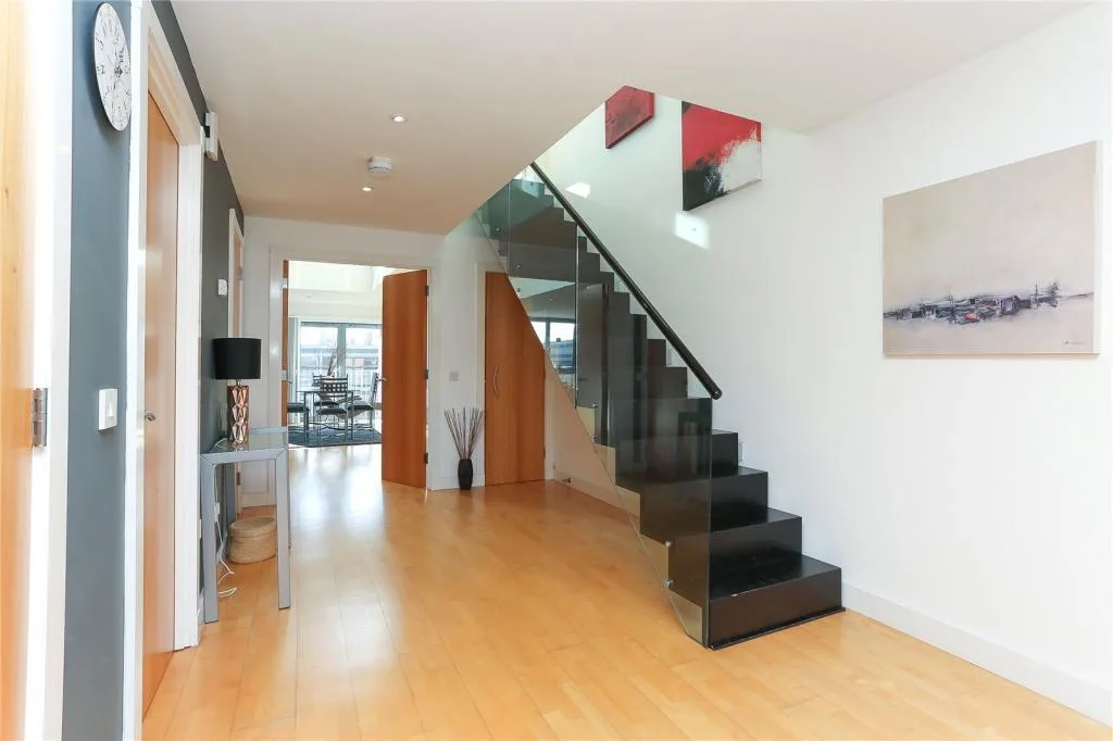 2 bedroom penthouse for rent