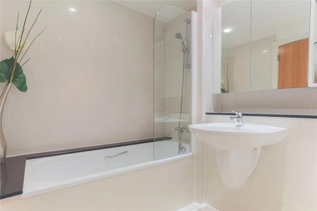 2 bedroom penthouse for rent
