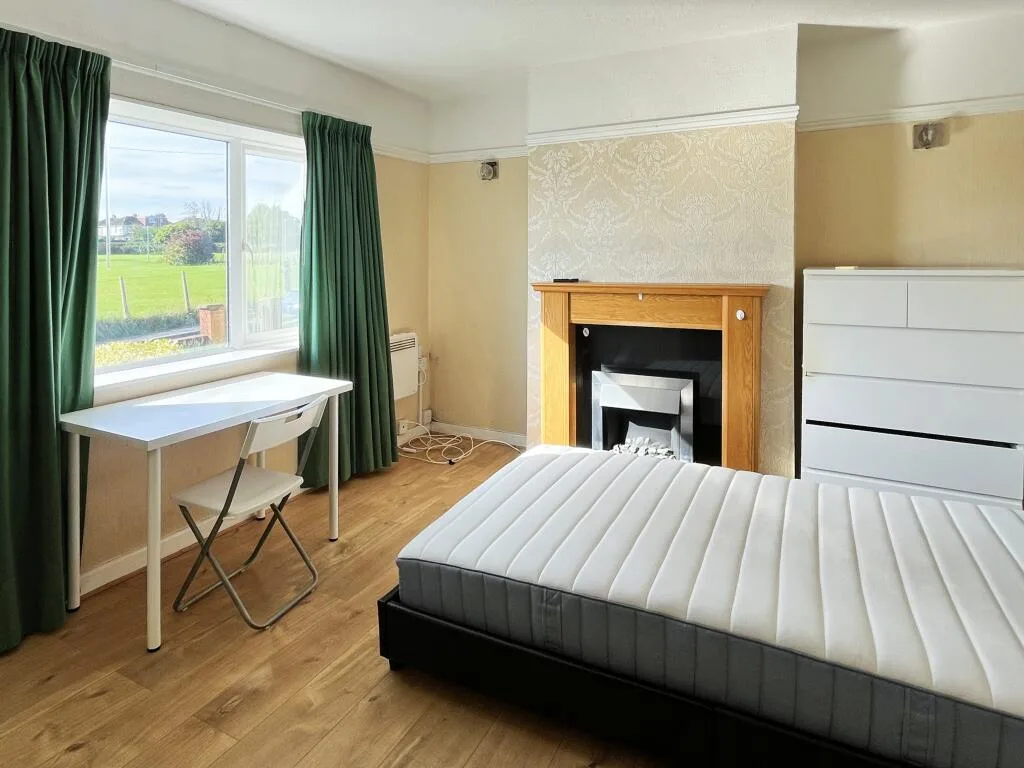 4 bedroom semi-detached house for rent