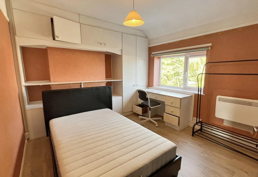 4 bedroom semi-detached house for rent