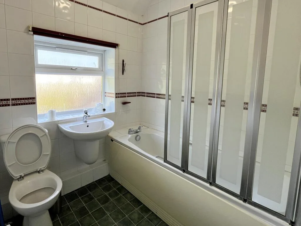 4 bedroom semi-detached house for rent