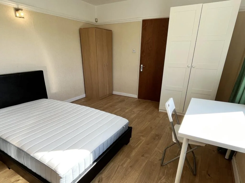 4 bedroom semi-detached house for rent