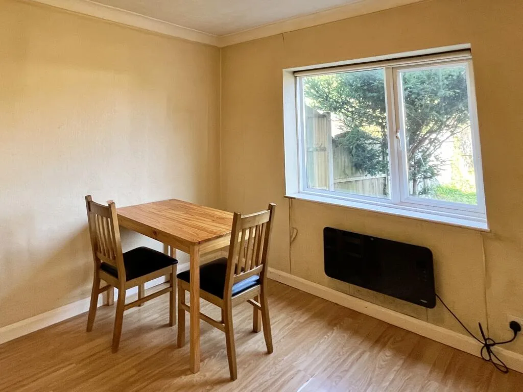 4 bedroom semi-detached house for rent