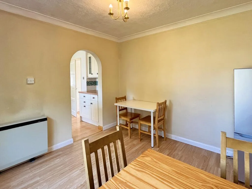 4 bedroom semi-detached house for rent