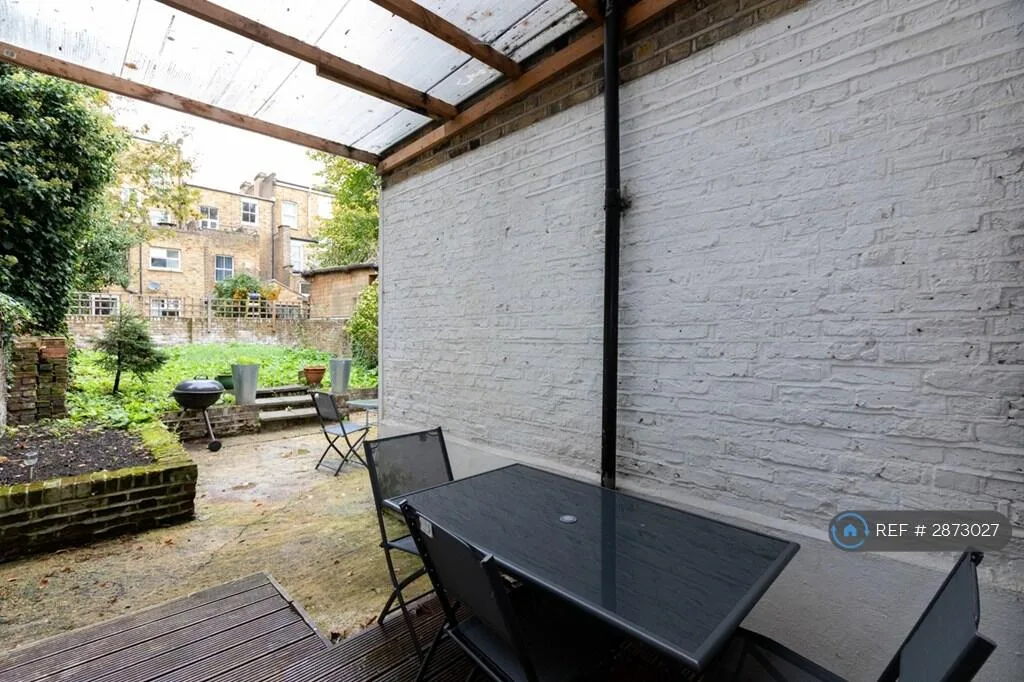 2 bedroom maisonette for rent
