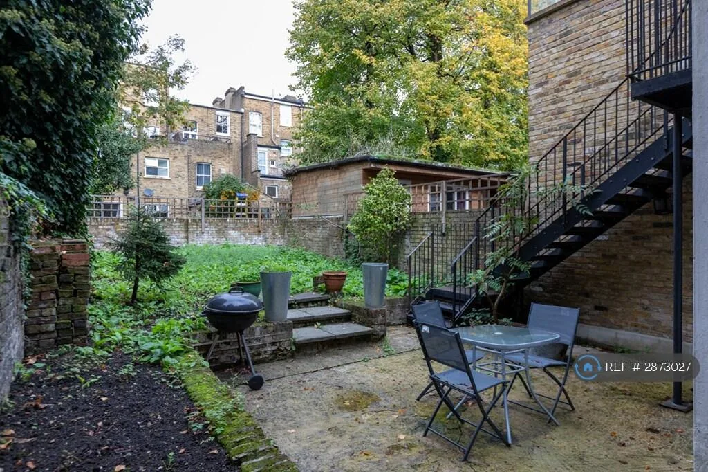 2 bedroom maisonette for rent
