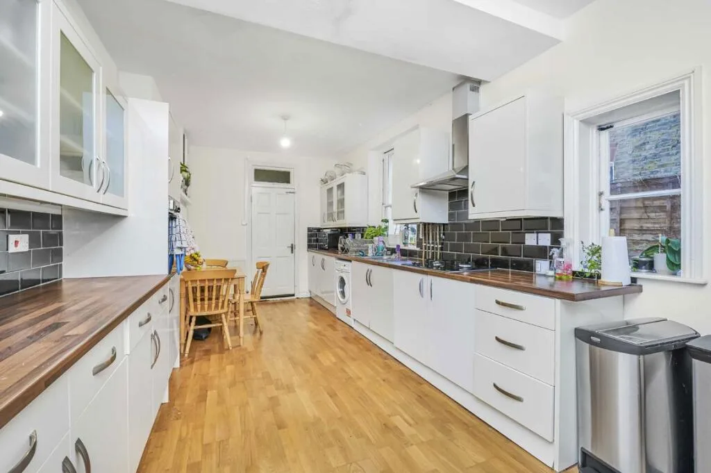 4 bedroom terraced house for rent