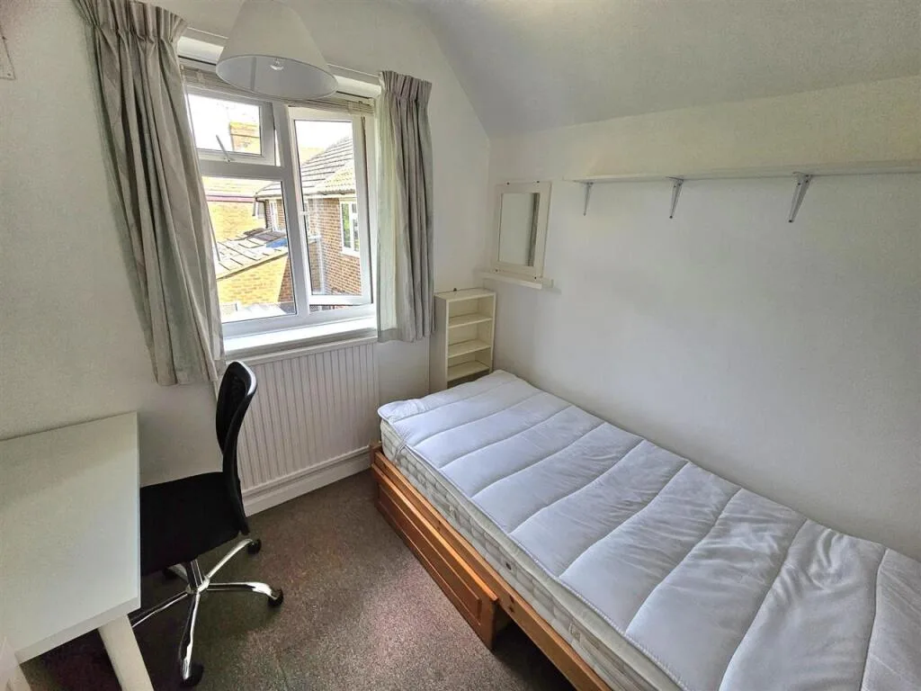 4 bedroom semi-detached house for rent