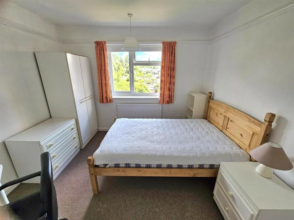 4 bedroom semi-detached house for rent