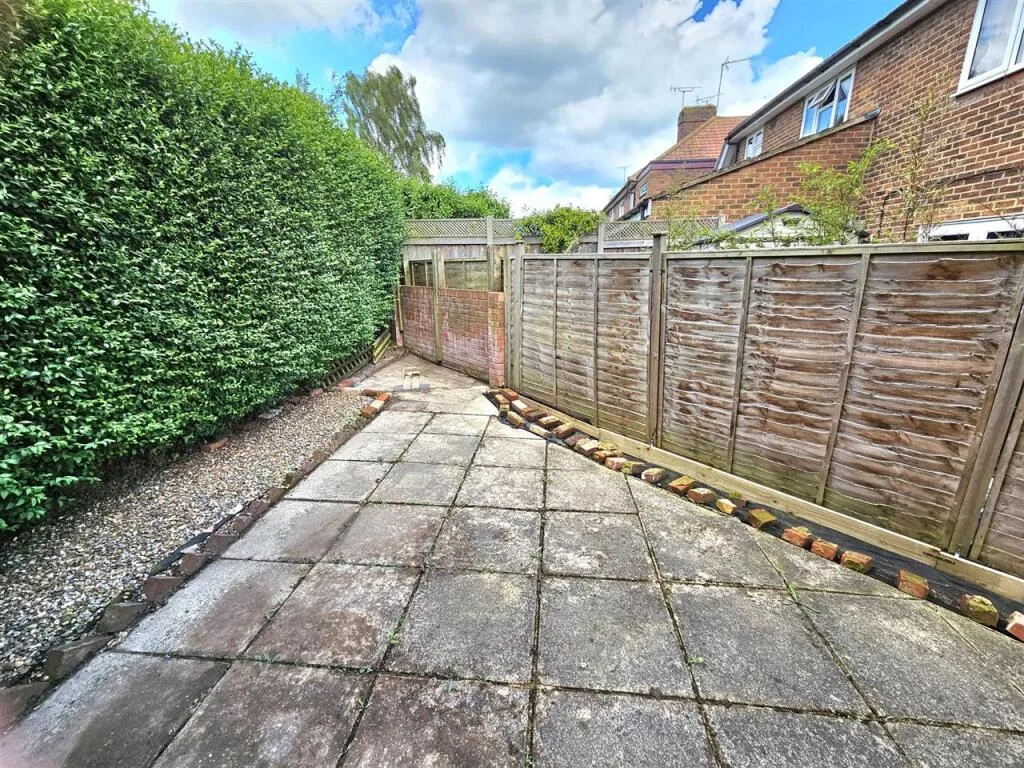 4 bedroom semi-detached house for rent