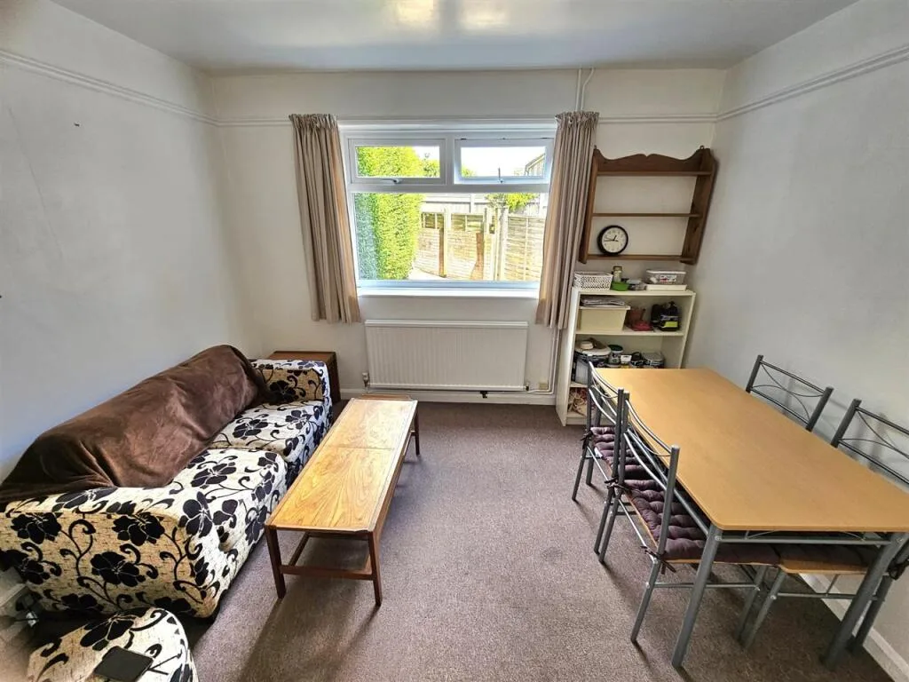 4 bedroom semi-detached house for rent