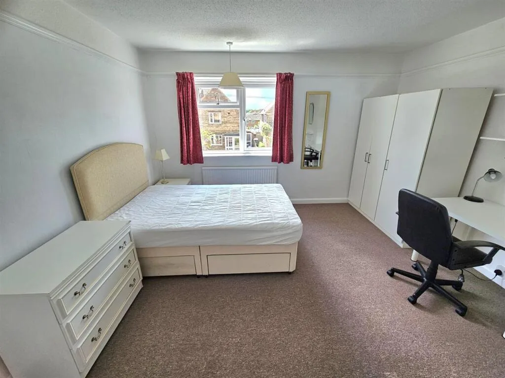 4 bedroom semi-detached house for rent