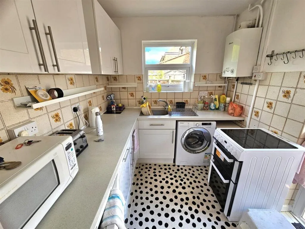 4 bedroom semi-detached house for rent