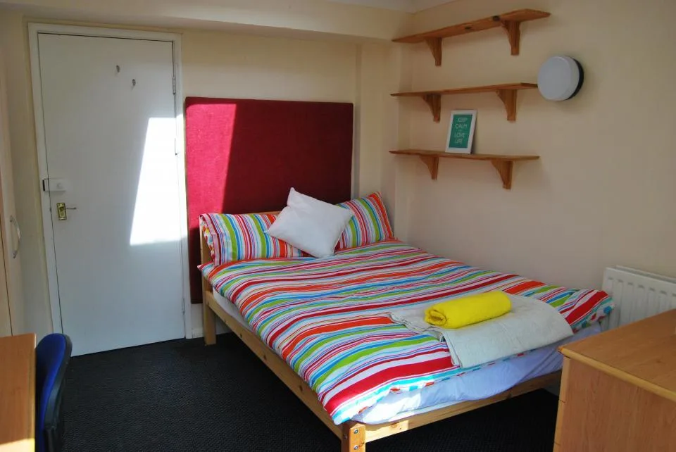6 bedroom house for rent