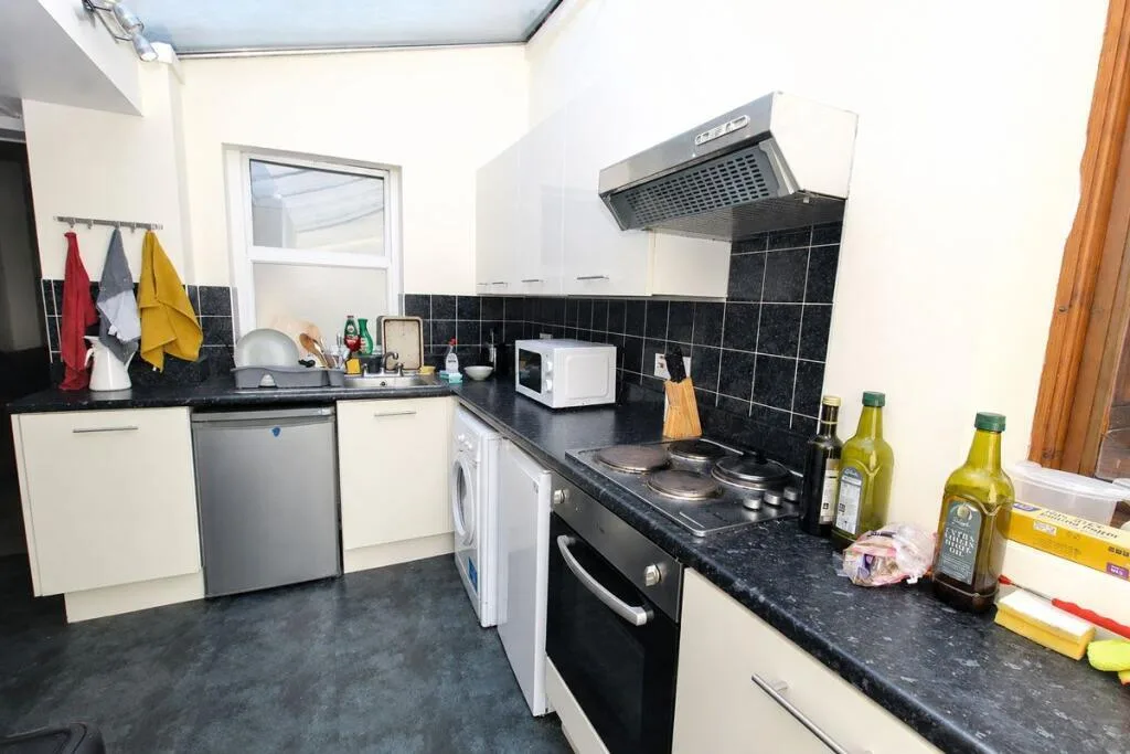 3 bedroom end of terrace house for rent