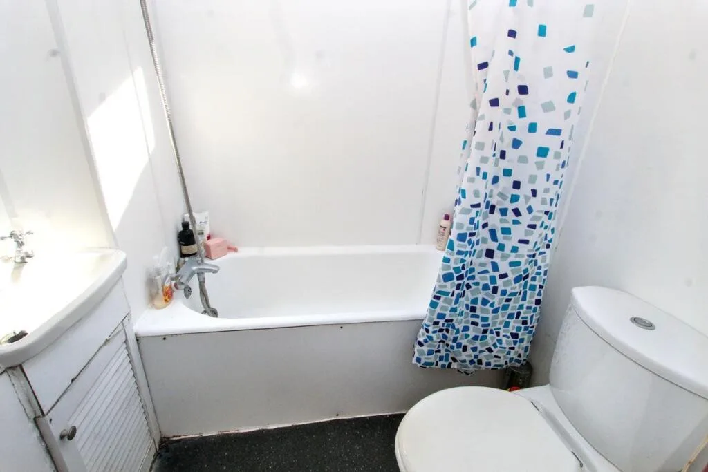 3 bedroom end of terrace house for rent