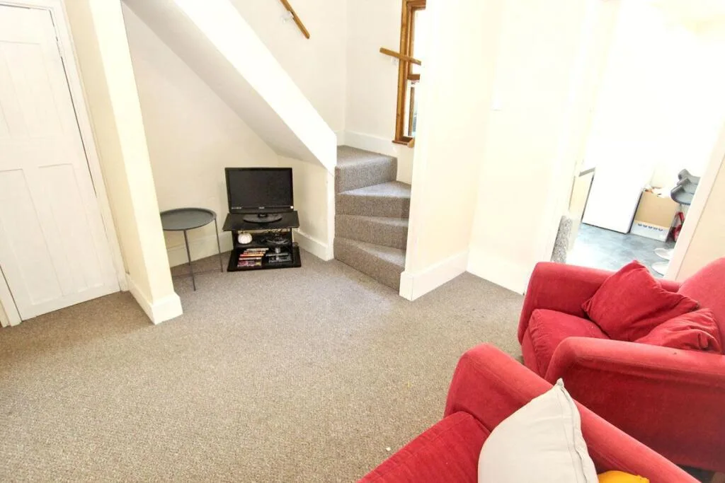 3 bedroom end of terrace house for rent