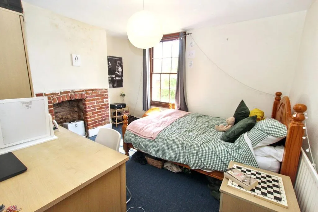 3 bedroom end of terrace house for rent