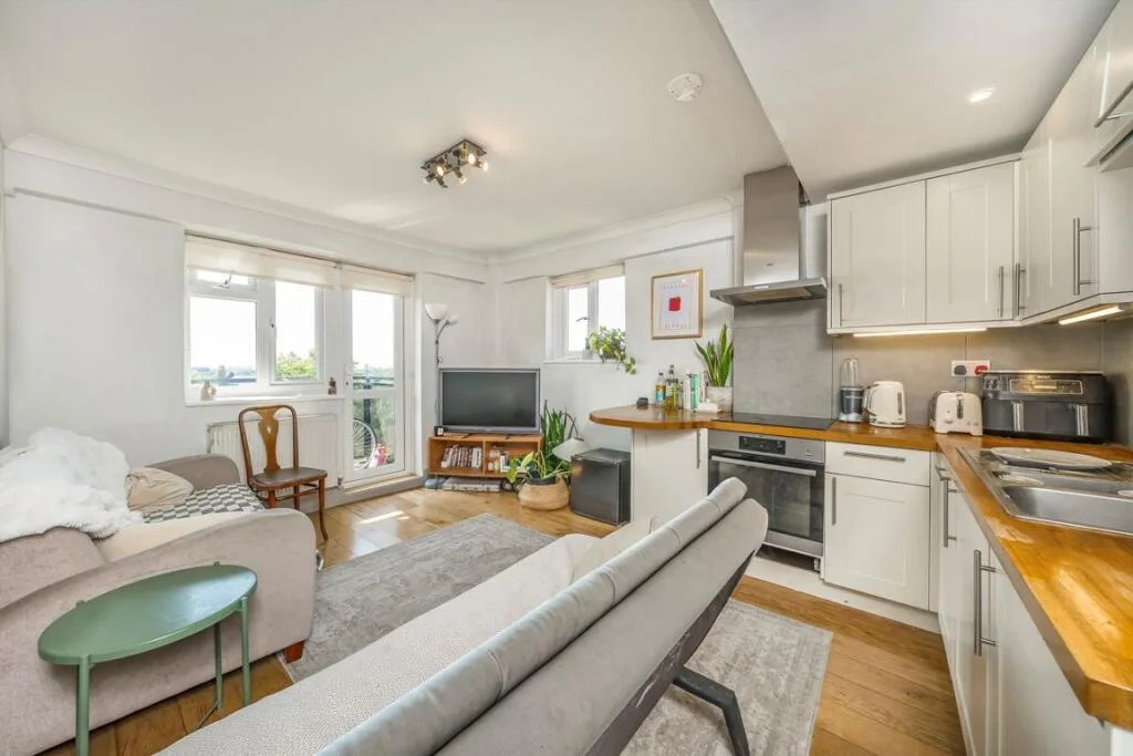 3 bedroom flat for rent