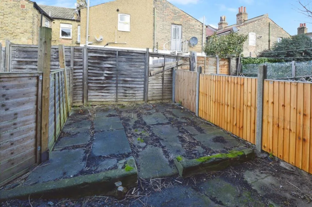 3 bedroom flat for rent