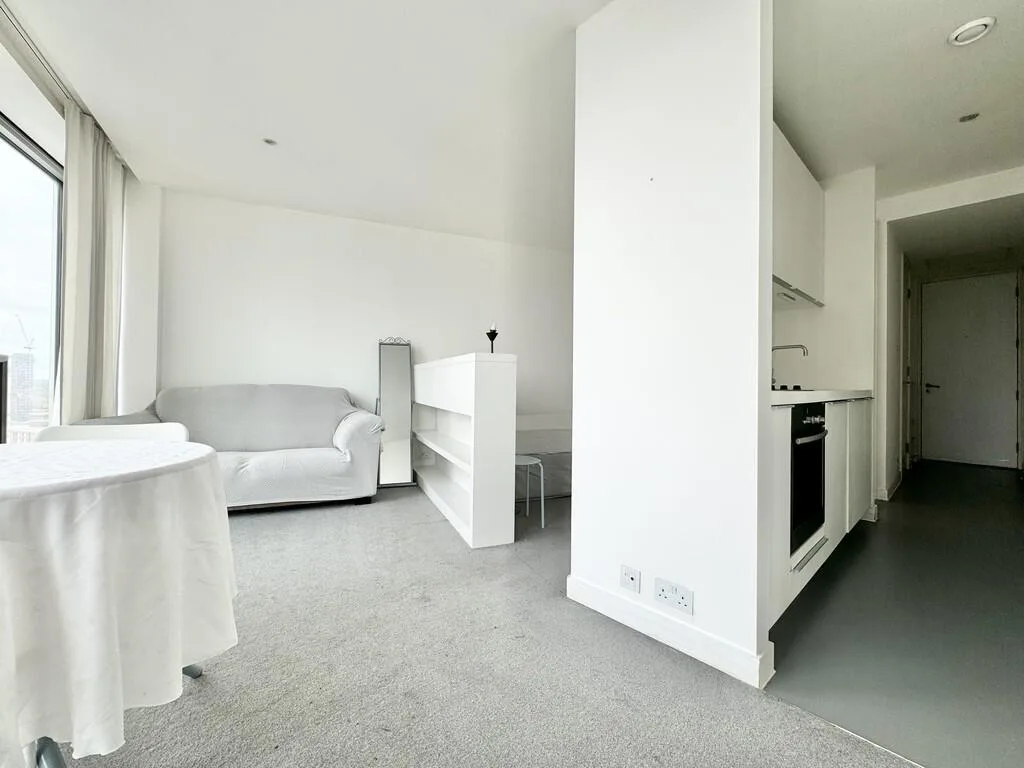 Studio flat for rent