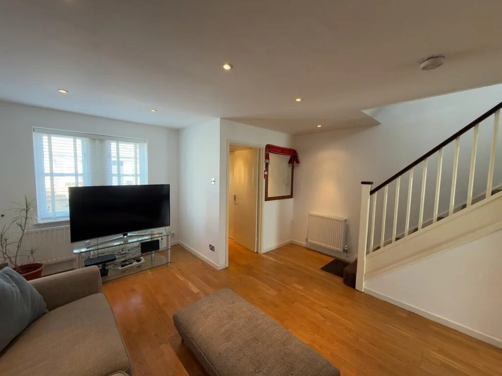 3 bedroom end of terrace house for rent