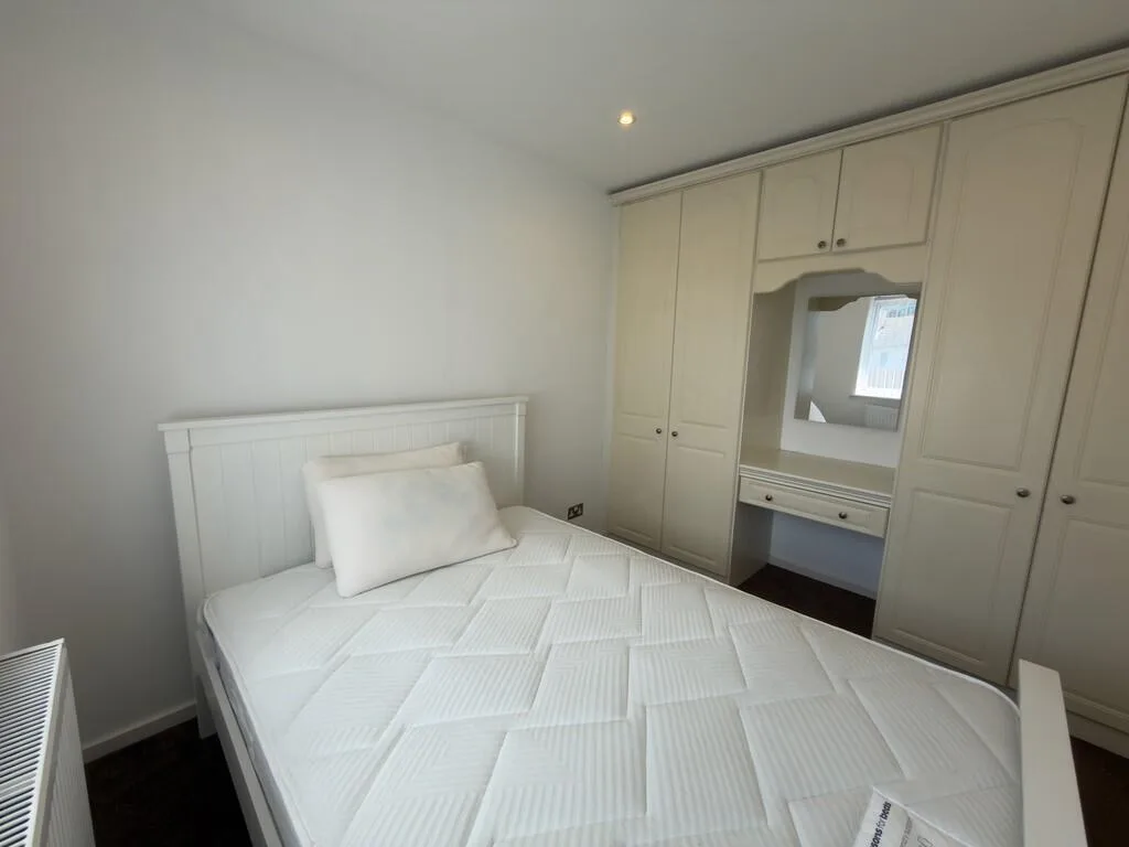 3 bedroom end of terrace house for rent