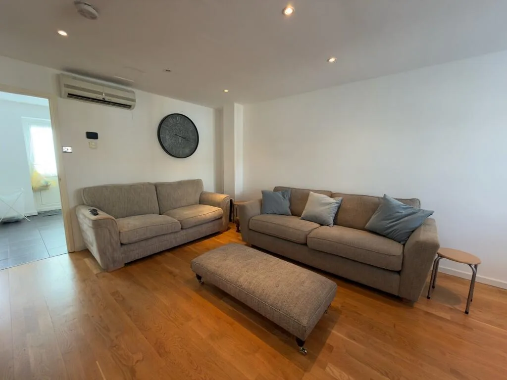 3 bedroom end of terrace house for rent