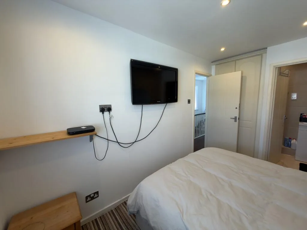 3 bedroom end of terrace house for rent