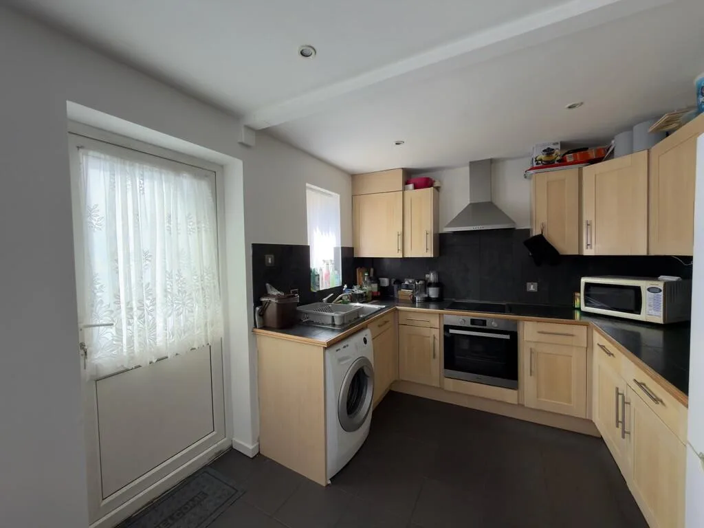 3 bedroom end of terrace house for rent